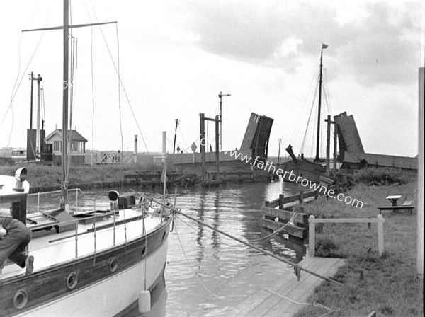 BOATS IN LOCK